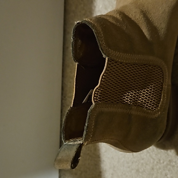 Tom's Chelsea Boots - Picture 9 of 12